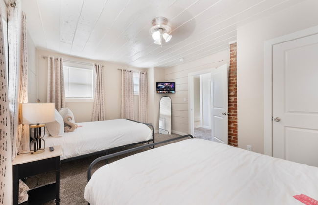 Stockyards- 4min Pet Friendly 3BR Luxe Gem - Foto 38