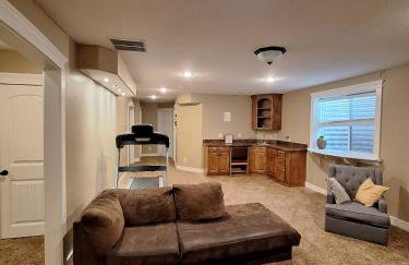 Spacious 5BR Home with Yard & Basement Lounge - Photo 19