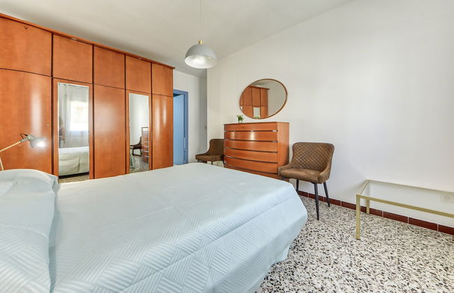 Beautiful Apartment With View - Photo 10