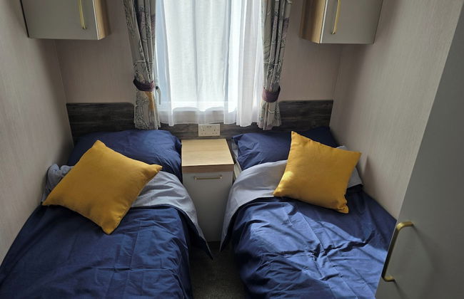 3 Bed-sleeps 8-free Parking-5 Min to Beach - Photo 2