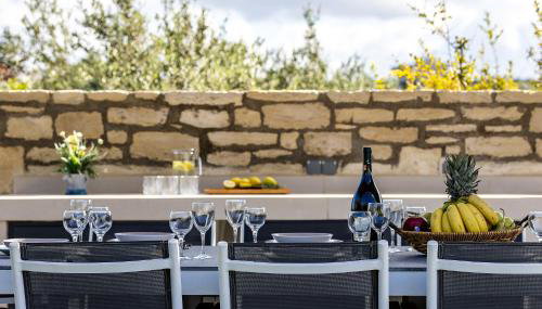 Villa Aris: A Serene Experience, 3BRs, Pool & Bbq - Photo 4