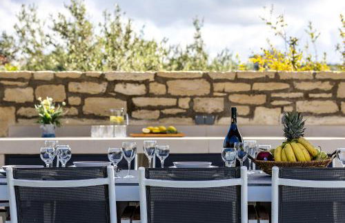 Villa Aris: A Serene Experience, 3BRs, Pool & Bbq - Photo 4