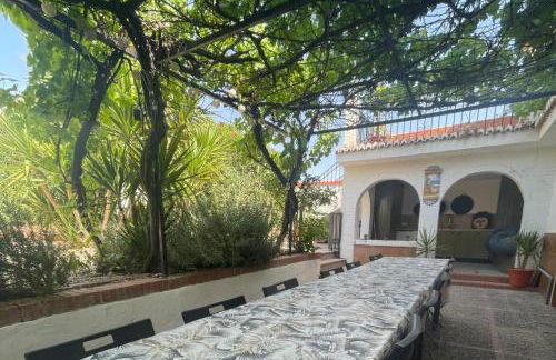 Lovely 10-bed Villa With Private Pool & Garden - Foto 3