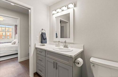 Spacious, King Bed, w Pool Table & Brunch Below! 303 - Foto 13