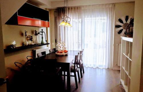 Chalet Familiar Jardín a 15 min centro y Warner - Foto 22