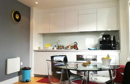 Bright & spacious Double Bedroom with EnSuite and Concierge! Paid parking available - Foto 2