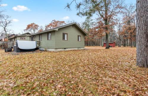 Cute Whitefish Cabin with Hot tub - Foto 42