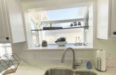 Crown Point Home w/ Cowboy Pool 2 Blocks to Bay - Foto 15