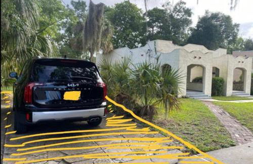 Cozy Vintage Bungalow @Mills50 District - Photo 19