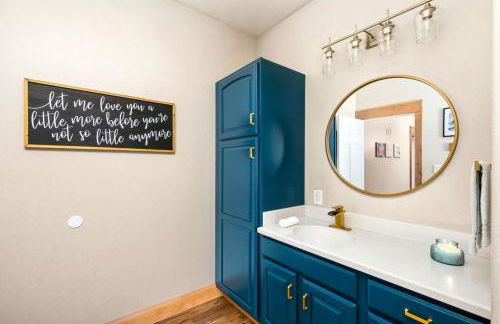 Great Falls Luxe Haven 4BR Gym Office and Hot Tub - Foto 39