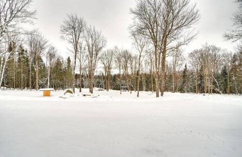 Deck and Fire Pit Secluded Cabin Near Lake Francis! - Foto 24
