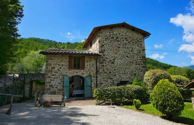 Holiday House Overlooking Lake Near Tuscany - Photo 1