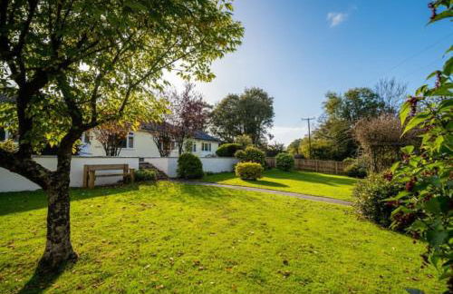 Round Park - A large dog friendly one level holiday cottage for groups and families - Photo 2