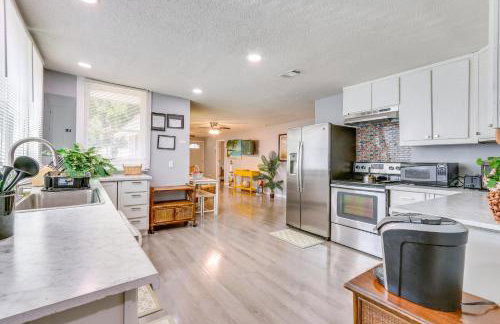 Beachy Home in Heart of Beaufort with Pool Access - Foto 2