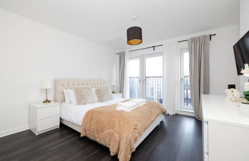 Stylish 3BR Home with Garden & Free Parking - Near O2 Academy & City Centre - Foto 2