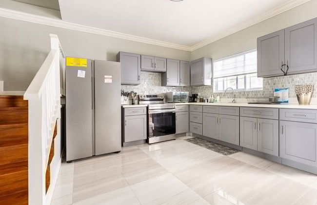 Charming Sea View Town House Chef Driver Optional - Photo 15