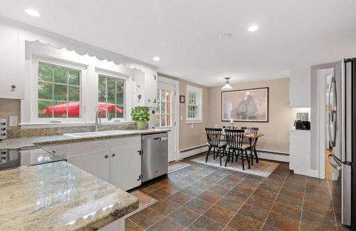 Game Room Central AC 4 mins to Craigville Beach - Photo 13