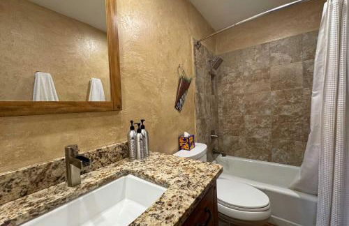 Best location in the heart of lions head, Ski lockers, jacuzzi and pool - Photo 27