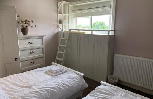 The Blue Cottage with luxurious Super King bed - Photo 38