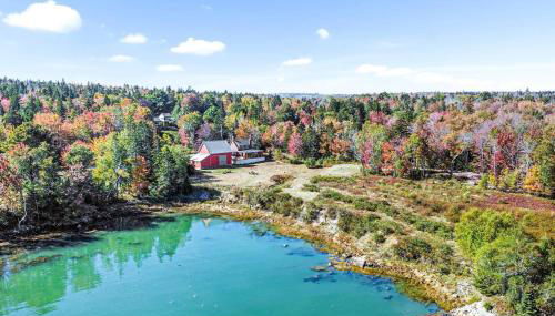 Coastal Red Farmhouse w/Firepit - Holiday Home - Foto 5