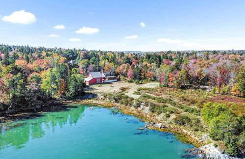 Coastal Red Farmhouse w/Firepit - Holiday Home - Foto 5