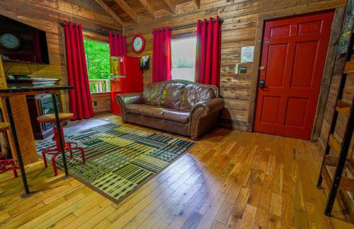 The Big Little Cabin - Hot Tub & Playground - Foto 9