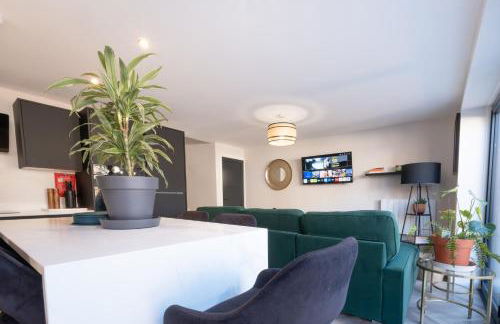 Luxury 4BDR House By Torr Property Group Short Lets & Serviced Accommodation With Free Gated Secure Parking & Private Patio Garden Liverpool - Foto 6