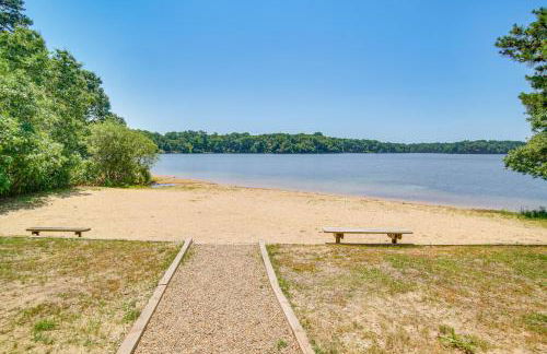 4 Mi to Bristol Beach! Coastal Retreat with Pond - Foto 30