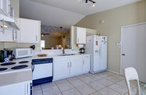 Bright Titusville Retreat with Lanai - WFH Friendly! - Foto 11