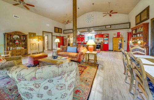 Peaceful Helotes Cabin Fire Pit, 9 Mi to Old Town - Foto 8