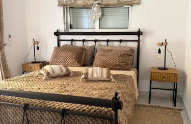 Katsaras House 3 Cozy Bedrooms - Photo 16