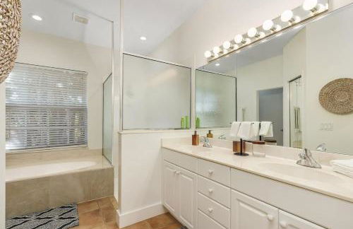 Lakeview Villa lovely pool home in gated community - Photo 22