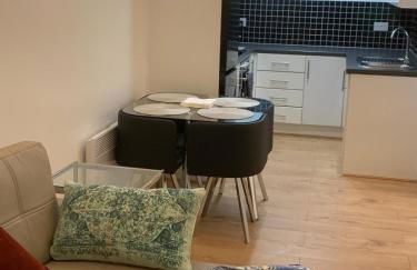 Cozy Entire Apartment with Free onsite Parking, 2-Min Walk to Barking Station - Foto 15
