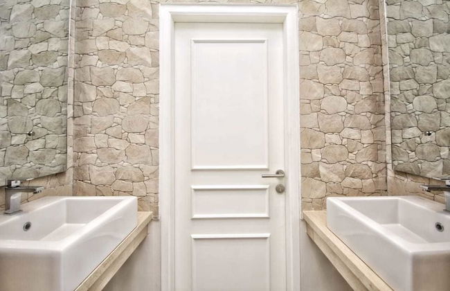 Villa Kota Bunga Puncak 4 Bedroom - Photo 24