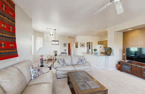Bright 2nd floor Condo w mountain & valley views, shared pool hot tub gym - Foto 4