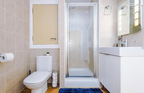 Stylish Penthouse, Free Parking, Pool Table, PS4 - Foto 14