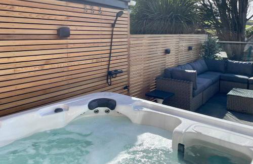 Stunning 4 Bedroom Home with Wild Spa, Gym & Hot Tub - Foto 39