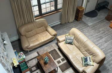 Pocono Hideout Family Home with Hot Tub Deck Sunroom Pool Big Bass Lake Larsen Lake Gouldsboro Clifton Township - Foto 33