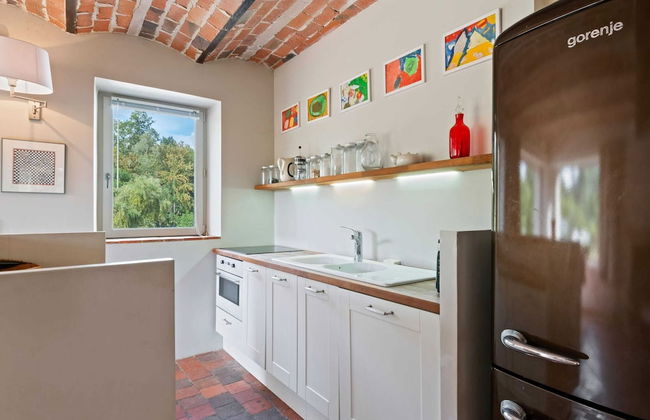 Charming Holiday Home in Yevre-la-ville With Pool - Foto 24