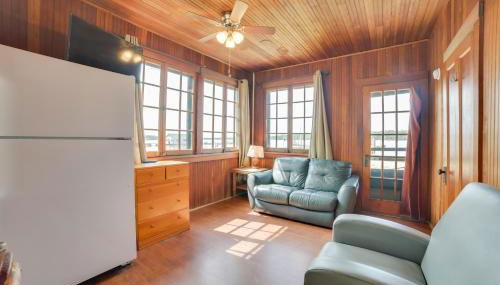 Beach and Dock Access! Cabin 6 in Cedarville Resort - Foto 5