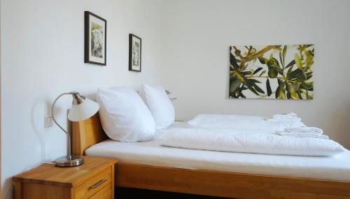 Wohnensemble mit 3 separaten Bereichen- 2 Küchen- 3 Badezimmer- 10 Personen- Garten- Parkplatz - Foto 2