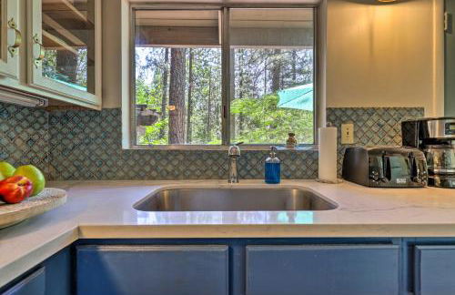 Loch Lomond Cabin with Hot Tub, Near Wineries! - Foto 10