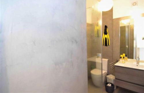 Yellow Submarine on the seafront - Foto 15