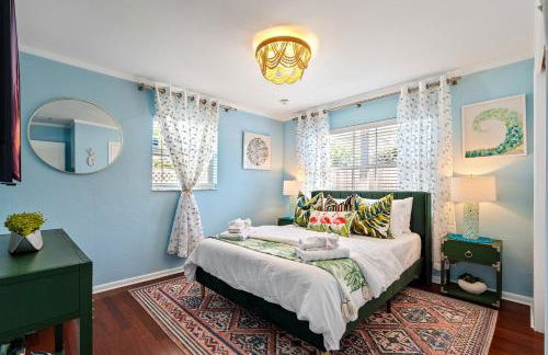 Chic 4BR Htd Pool, 5 min to beach, PAC-MAN, Games - Foto 33