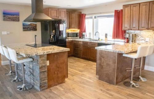 Lux Private Home - Pool, Billiards, 8 Smart TVs, Board Games, Cotton Bedding - The Stone Sanctuary at McCullough Hills Trailhead - Foto 5