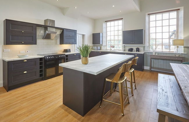 Host Stay Dunsley Chapel - Photo 28