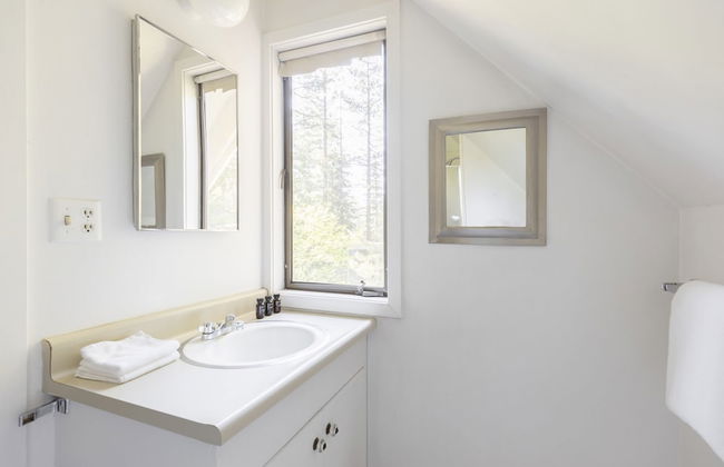 Everett by Avantstay 5mins to Palisades Tahoe w HOT TUB - Photo 30