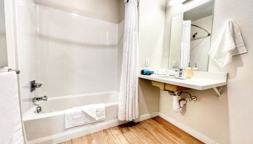 The Leo - One Bedroom Apartment w Private Balcony - Foto 5