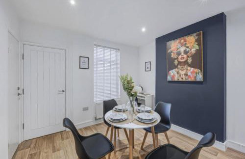 Albert House - Near the High Street - Free Parking, Garden, Fast WiFi and Smart TV by Yoko Property - Foto 6