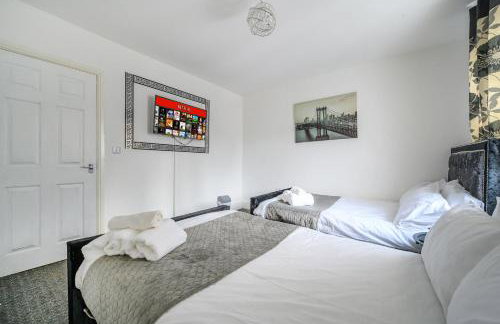 Comfortable 2-Bed Home with Free Parking - Foto 7